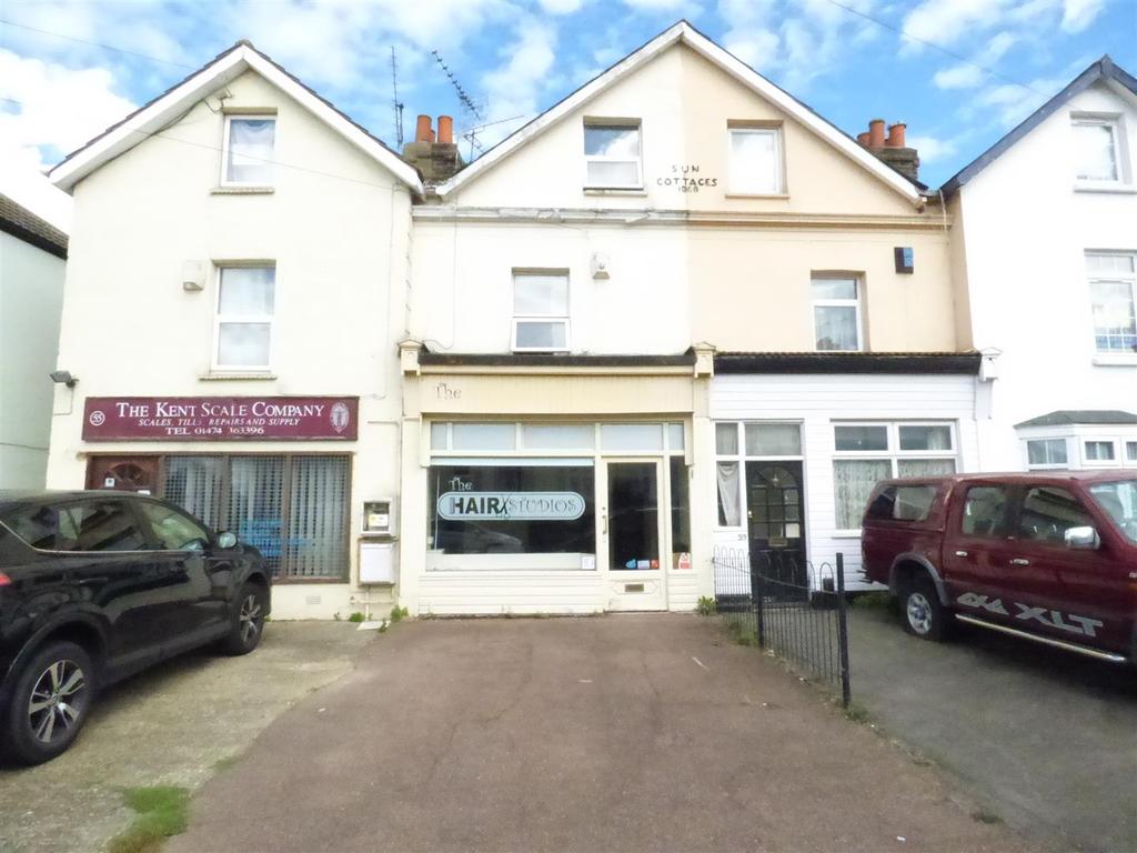 Sun Lane, Gravesend, Kent Retail property (high street) £825 pcm (£