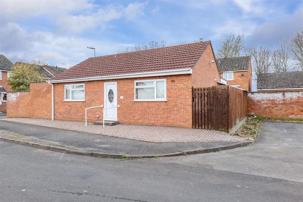 Forest Gate, Evesham 2 bed detached bungalow £235,000
