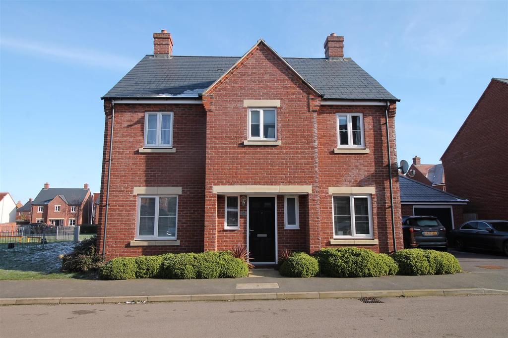 Brampton Grange Drive, Daventry 4 bed house £335,000