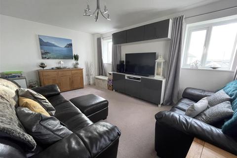 13 Codling Close, St Austell, PL25 4PY