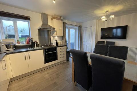 13 Codling Close, St Austell, PL25 4PY