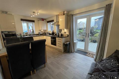 13 Codling Close, St Austell, PL25 4PY