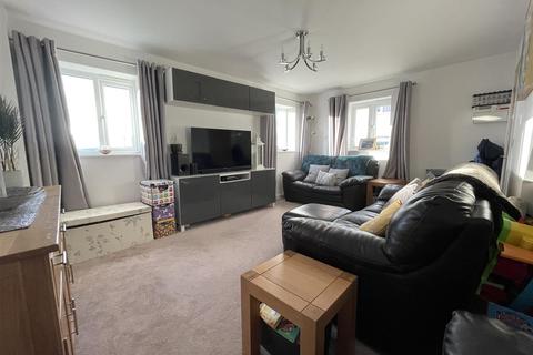 13 Codling Close, St Austell, PL25 4PY