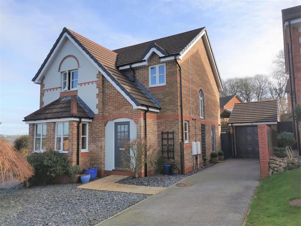 Manor View, Par 4 bed detached house £325,000