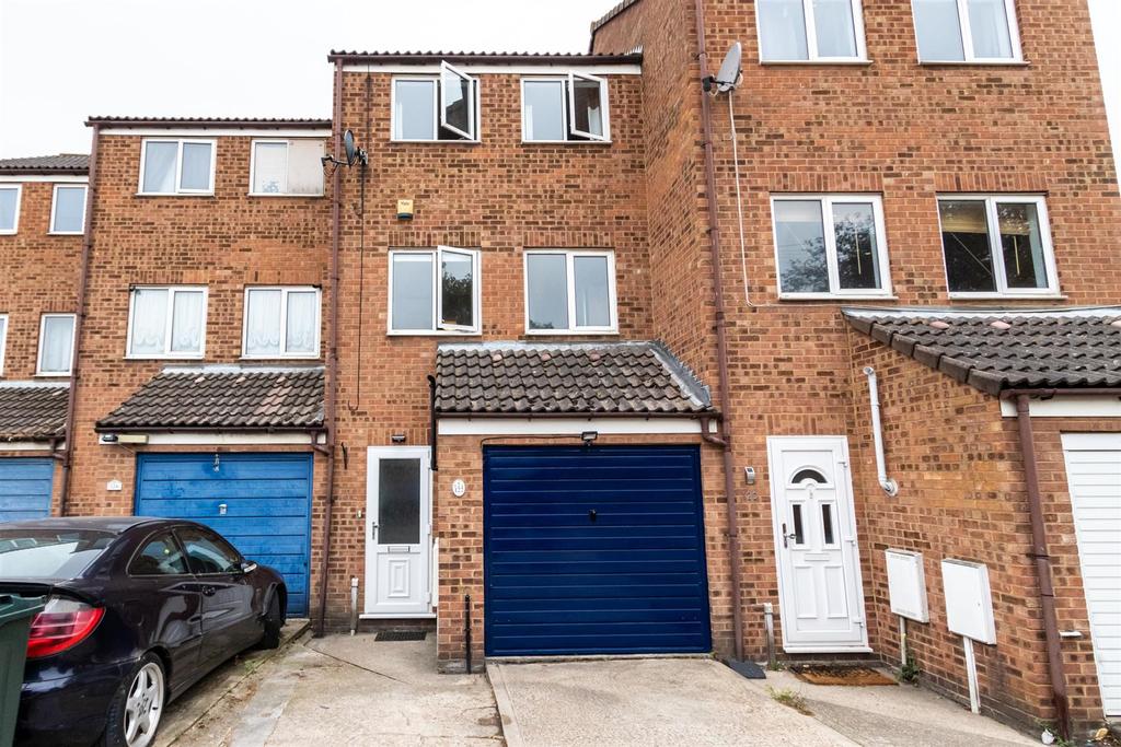 Broomfield Road, 3 bed townhouse £1,300 pcm (£300 pw)