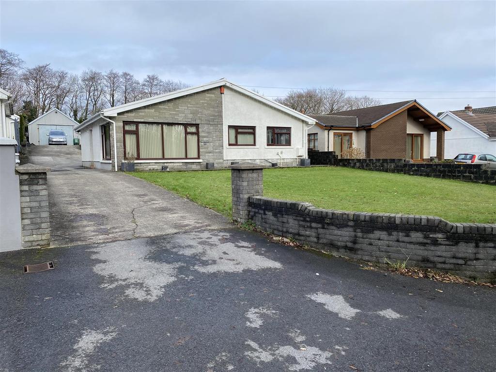 Dyffryn Road, Ammanford 3 bed detached bungalow £265,000