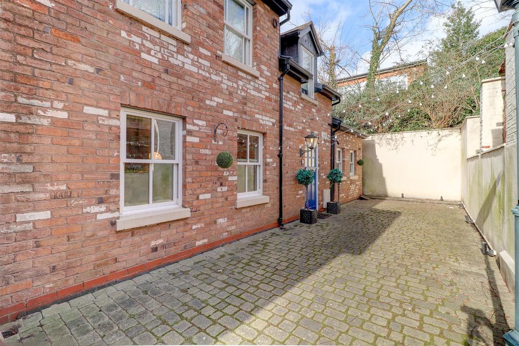 Warwick New Road, Leamington Spa 2 bed apartment £975 pcm (£225 pw)