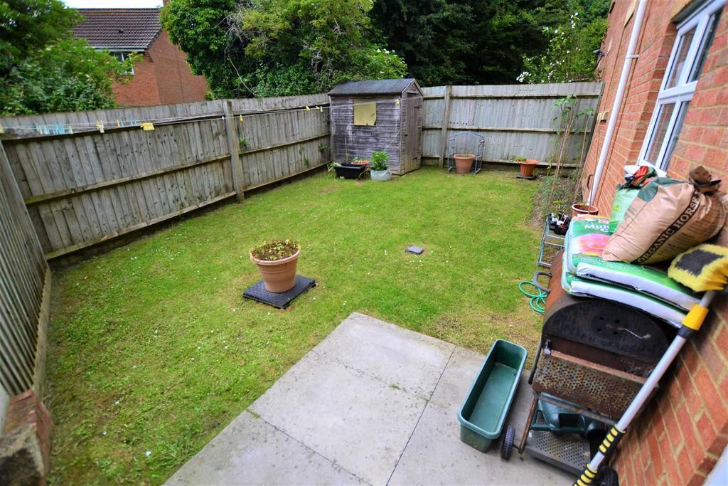 Waggoner Close, Abbey Meads, Swindon 3 bed terraced house £950 pcm (£