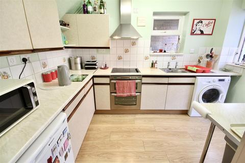 1 Harvester Close, Middleleaze, Swindon, SN5 5GJ