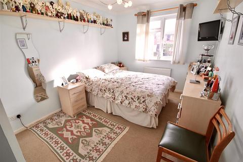 1 Harvester Close, Middleleaze, Swindon, SN5 5GJ