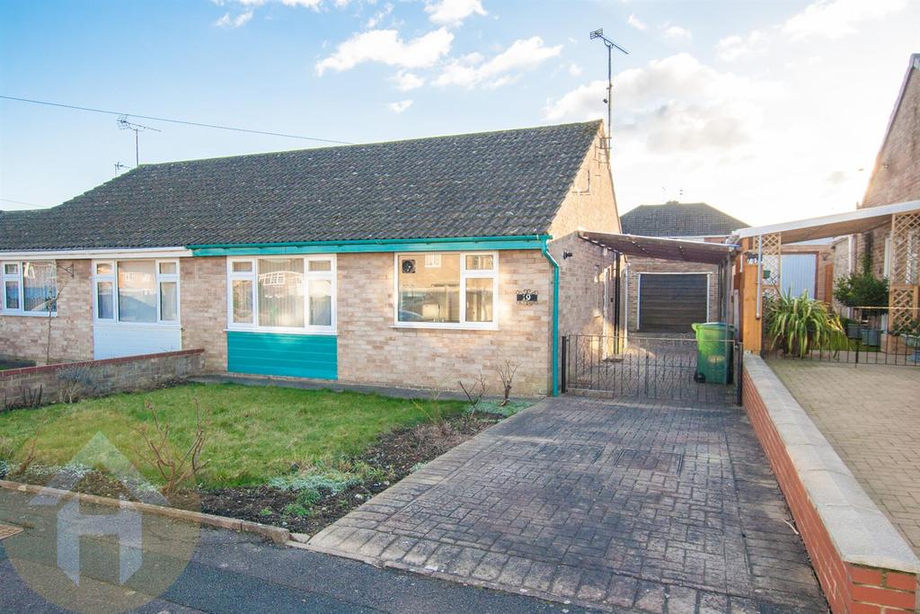Byron Avenue, Royal Wootton Bassett 2 bed semidetached bungalow £239,950