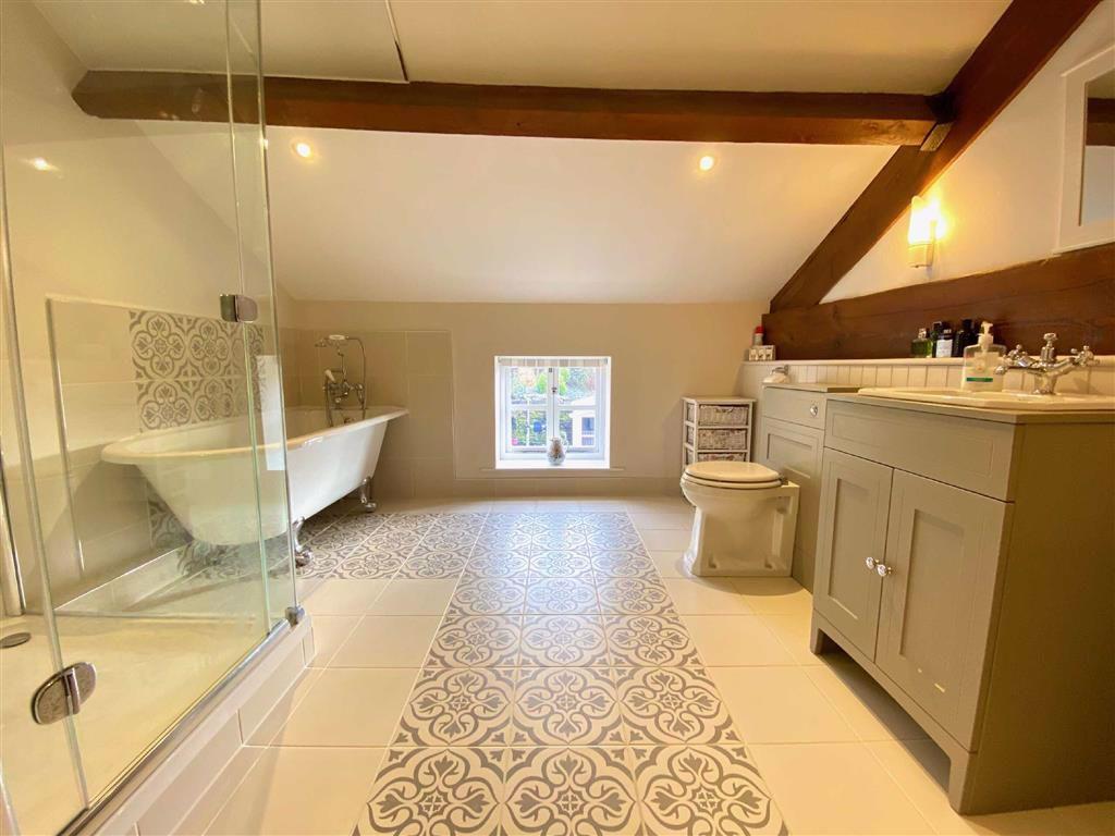 En suite Bathroom