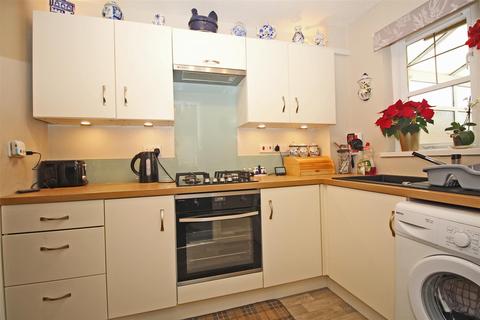 25 Tylden Way, Horsham, RH12 5JB