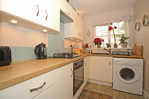 25 Tylden Way, Horsham, RH12 5JB