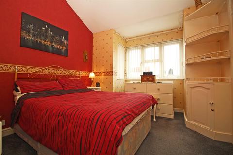 25 Tylden Way, Horsham, RH12 5JB