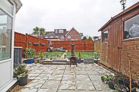 25 Tylden Way, Horsham, RH12 5JB