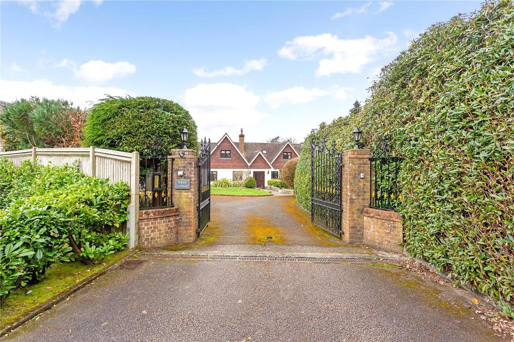 Beedingwood Drive, Colgate, Horsham... 5 bed detached house £1,195,000
