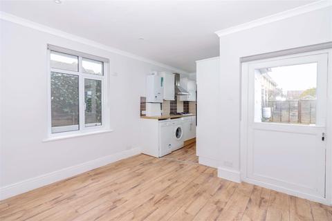 45 Cecil Road, Lancing, BN15 8HP