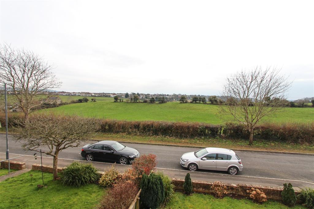 St. Clements Road, Keynsham, Bristol 2 bed flat £165,000