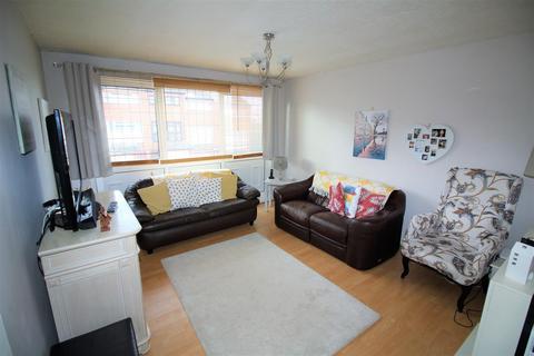16 Stow Crescent, London, E17 5EG
