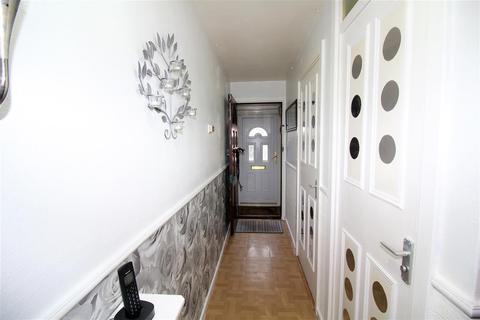 16 Stow Crescent, London, E17 5EG