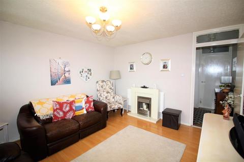 16 Stow Crescent, London, E17 5EG