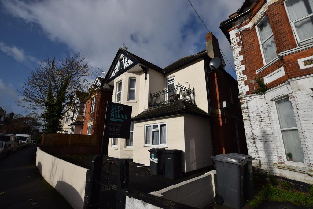 Cecil Road, Bournemouth, 1 bed flat £600 pcm (£138 pw)