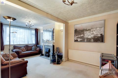 7 Waverley Close, Hayes, UB3 4AJ