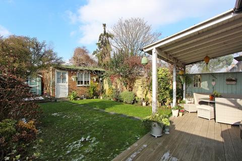 13 Clayton Crescent, Brentford, TW8 9PT