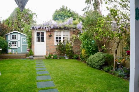 13 Clayton Crescent, Brentford, TW8 9PT