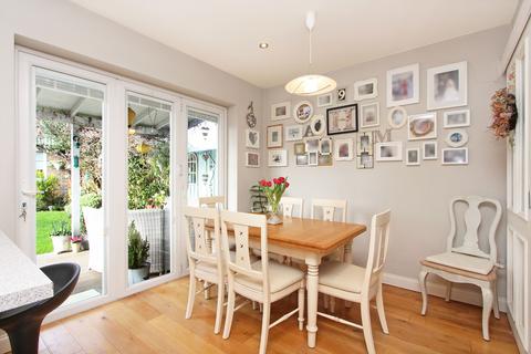13 Clayton Crescent, Brentford, TW8 9PT