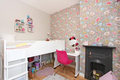 13 Clayton Crescent, Brentford, TW8 9PT