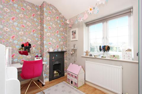13 Clayton Crescent, Brentford, TW8 9PT