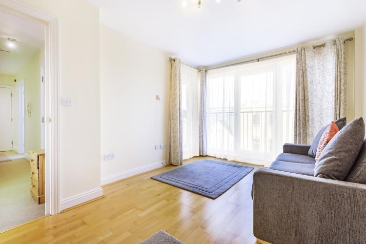 Griffiths Road Wimbledon SW19 2 bed apartment £1,400 pcm (£323 pw)