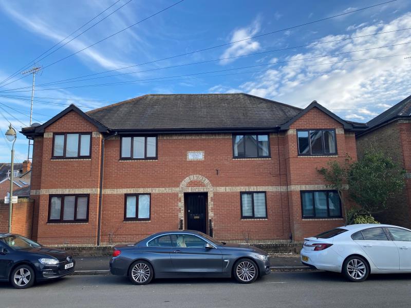 Hamilton Mews, Holstein Avenue, Weybridge, Surrey, KT13 8LJ 2 bed