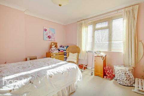 40 Codenham Straight, Basildon, SS16 5DH