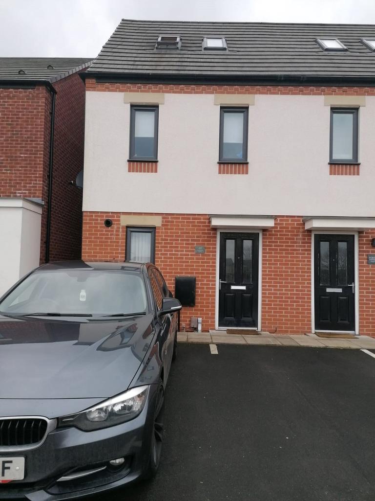 Coningsby Drive, Wolverhampton, WV2 3 bed semidetached house £825