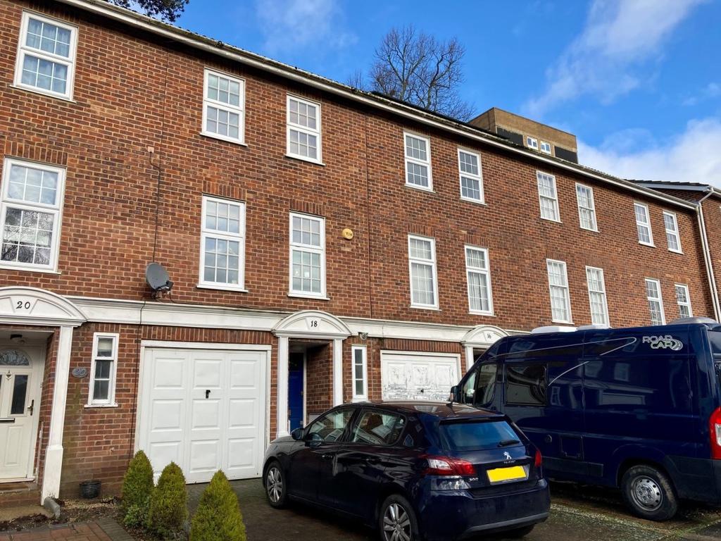Furze Close, Redhill 3 bed terraced house £1,700 pcm (£392 pw)