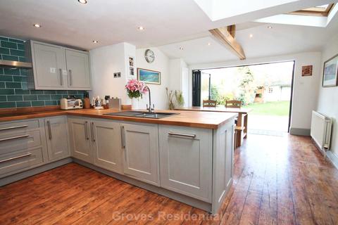 27 Lime Grove, New Malden, KT3 3TW