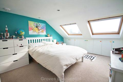 27 Lime Grove, New Malden, KT3 3TW