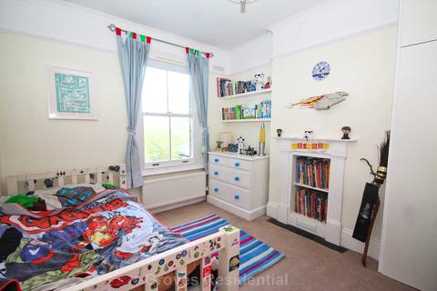 27 Lime Grove, New Malden, KT3 3TW