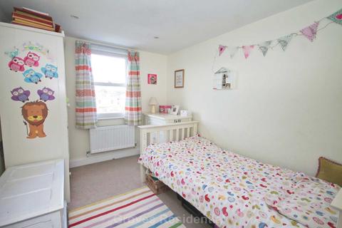 27 Lime Grove, New Malden, KT3 3TW