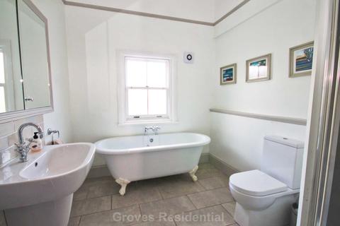 27 Lime Grove, New Malden, KT3 3TW
