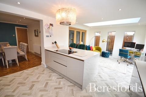 73 Laindon Road, Billericay, CM12 9LG