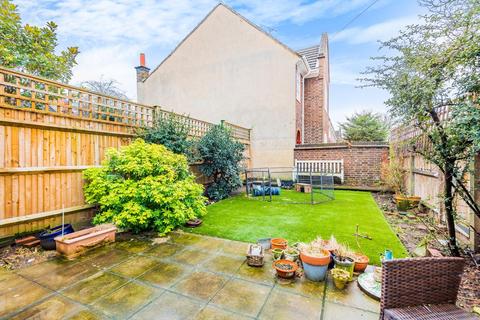 23 Bridgford Street, London, SW18 3TQ