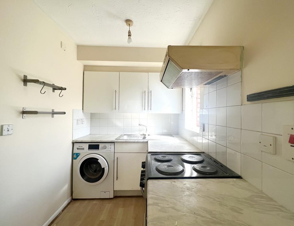 St. Pauls Rise, Palmers Green, London, N13 Studio £1,050 pcm (£242 pw)