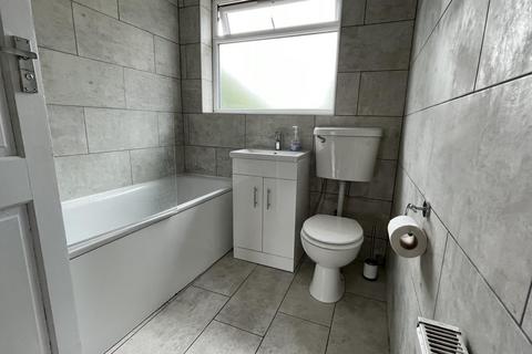 2 bedroom flat to rent, Beresford Gardens, Enfield, EN1