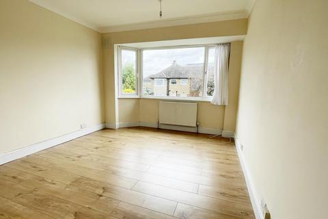 2 bedroom flat to rent, Beresford Gardens, Enfield, EN1