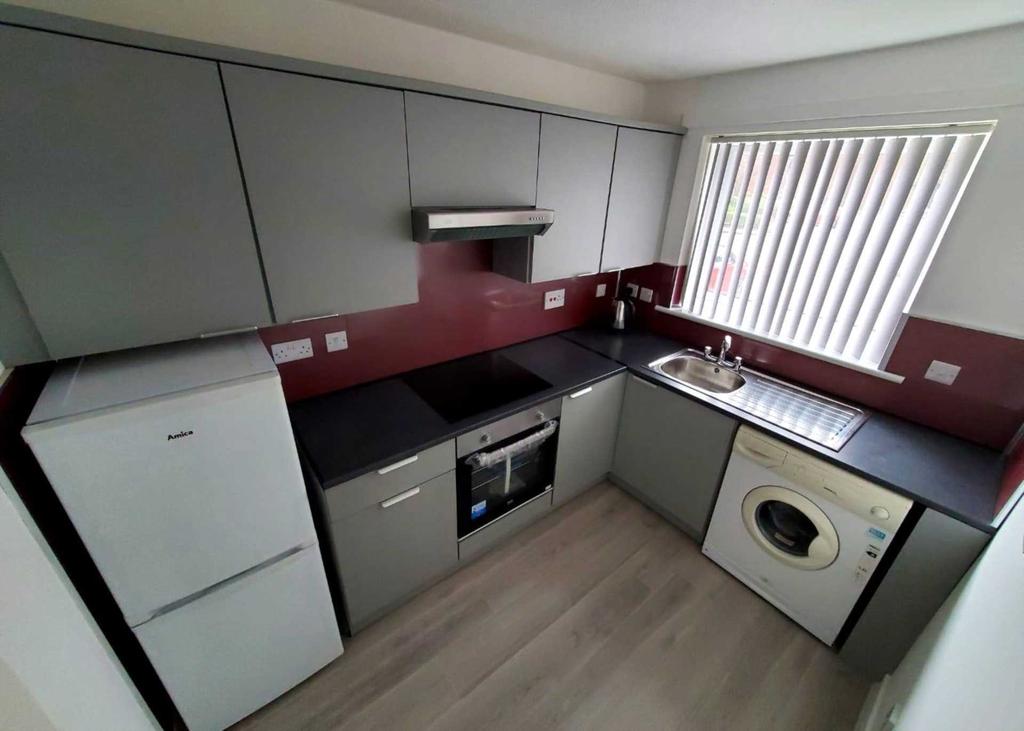 McLean Place, Paisley 1 bed flat £425 pcm (£98 pw)