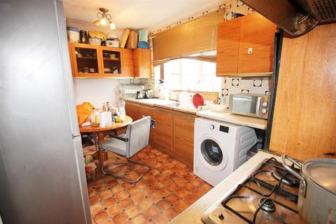 182 Finchale Road, London, SE2 9PW